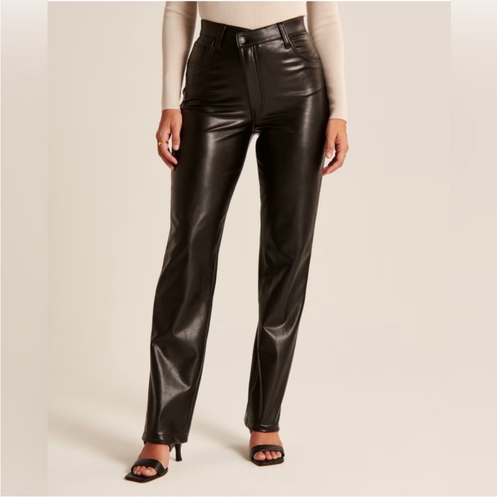 new Abercrombie Criss-Cross Waistband Vegan
Leather 90s Straight Pant 28/short